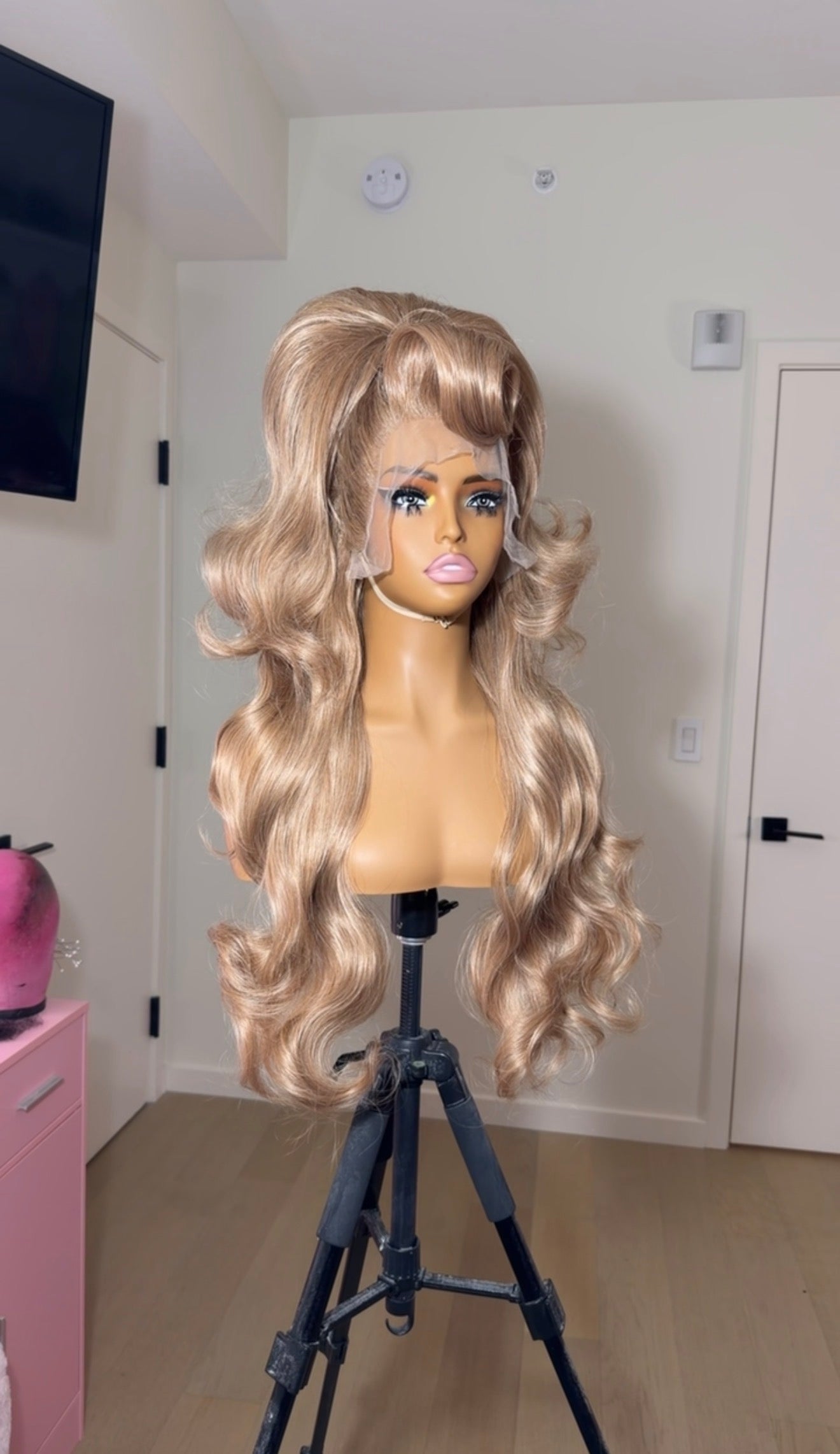 Sandy Half Up w/ Swirl