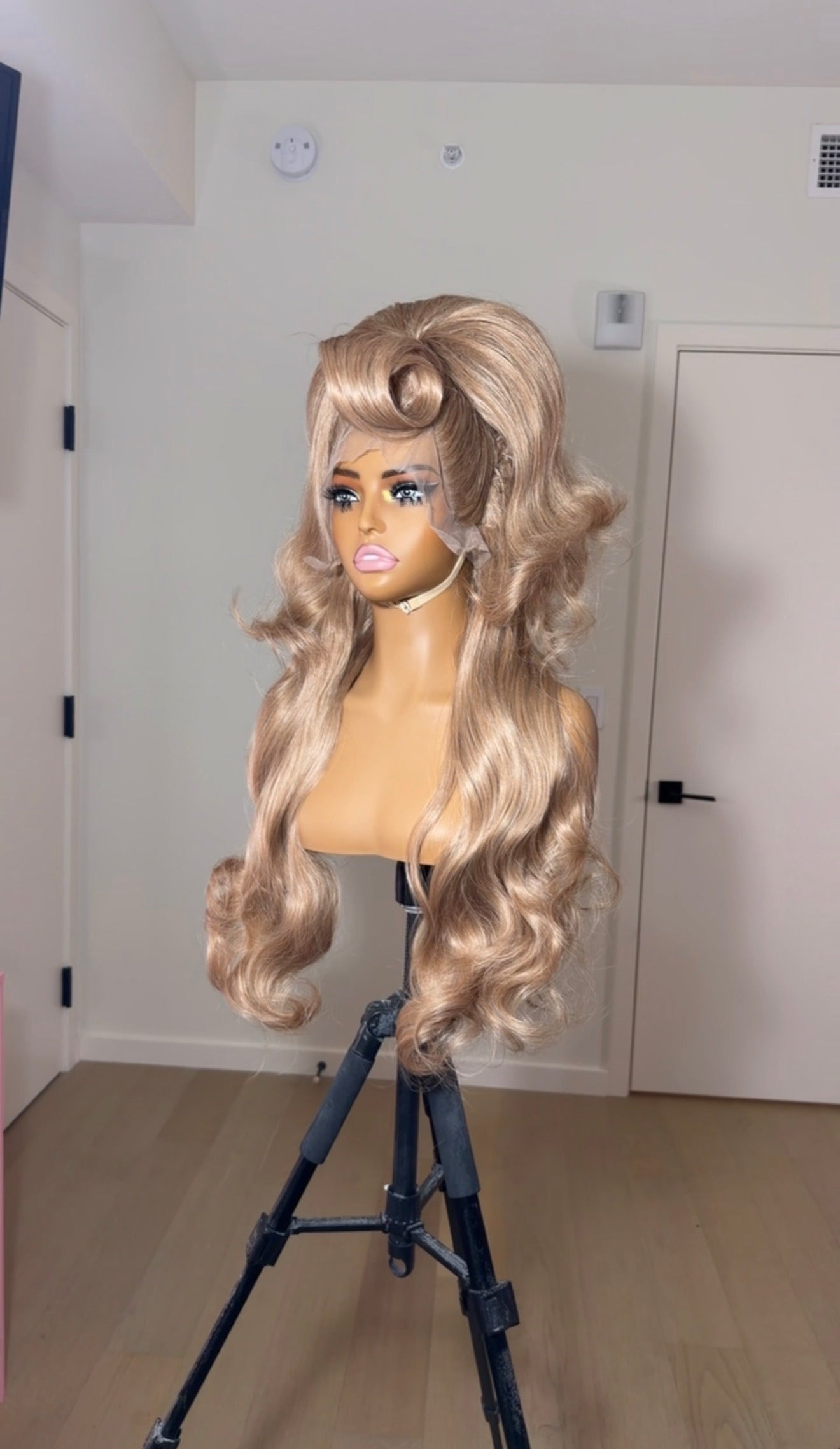 Sandy Half Up w/ Swirl