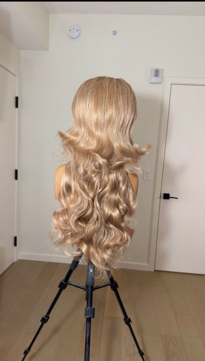 Sandy Half Up w/ Swirl